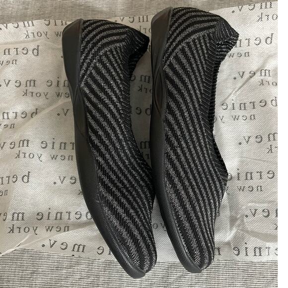 Bernie Mev Woven V‑Vamp Flat Women 8/38 Black Silver Stretchy Clean Girl NWOB - Picture 5 of 5